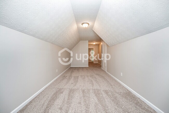 Building Photo - Fantastic 5bd/2.5ba home! Let yourself in!