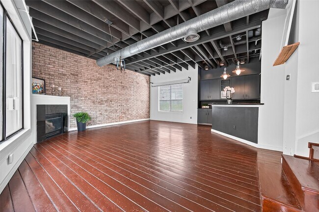 Building Photo - 708 W Clay St