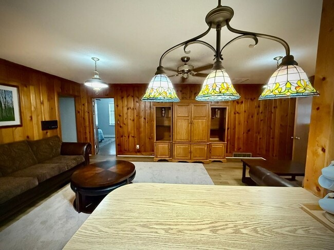 Building Photo - SHORT TERM AVAILABLE [Shandon]