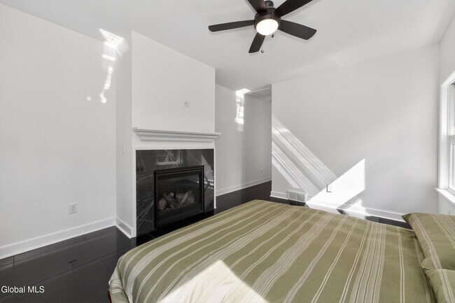 Building Photo - 622 Acland Blvd