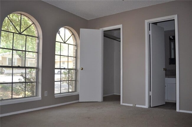 Building Photo - 1006 Warrington Dr