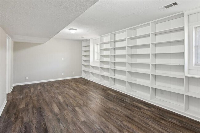 Building Photo - 2453 Falcon Ct