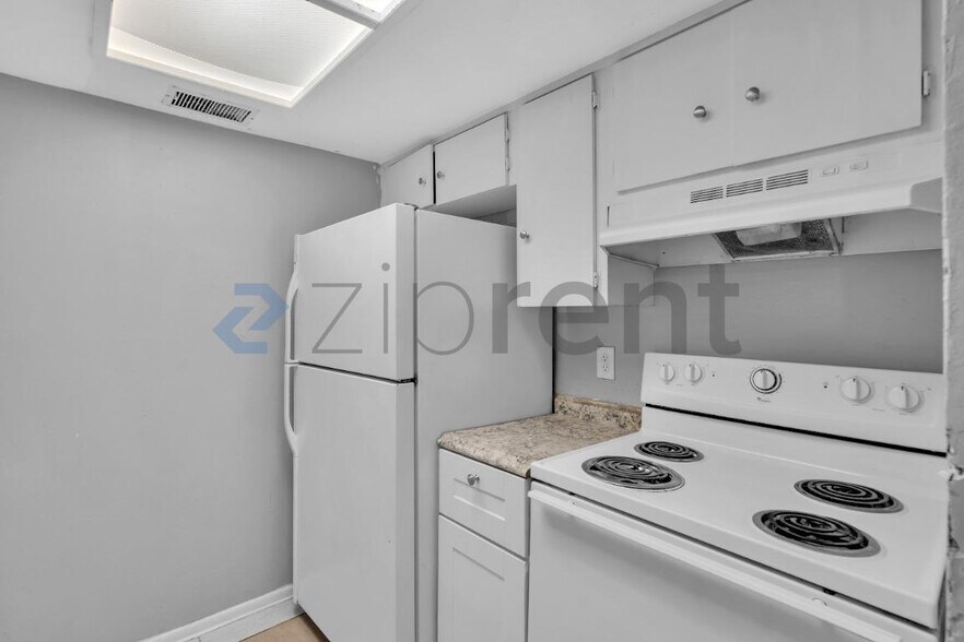 Building Photo - Unit 2