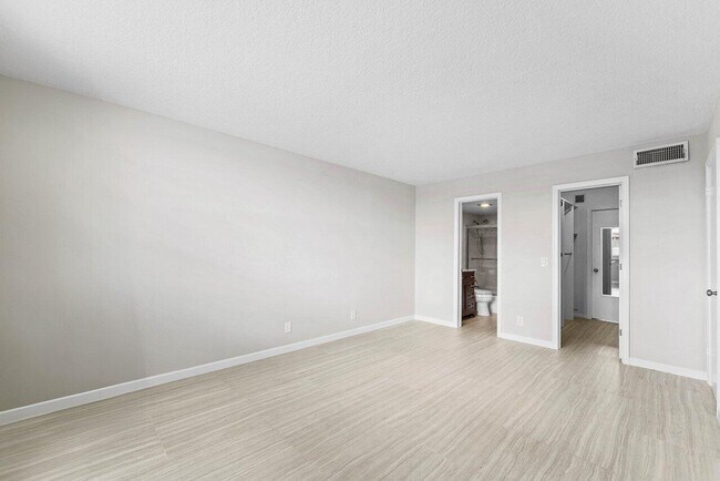 Building Photo - 2004 S Federal Hwy