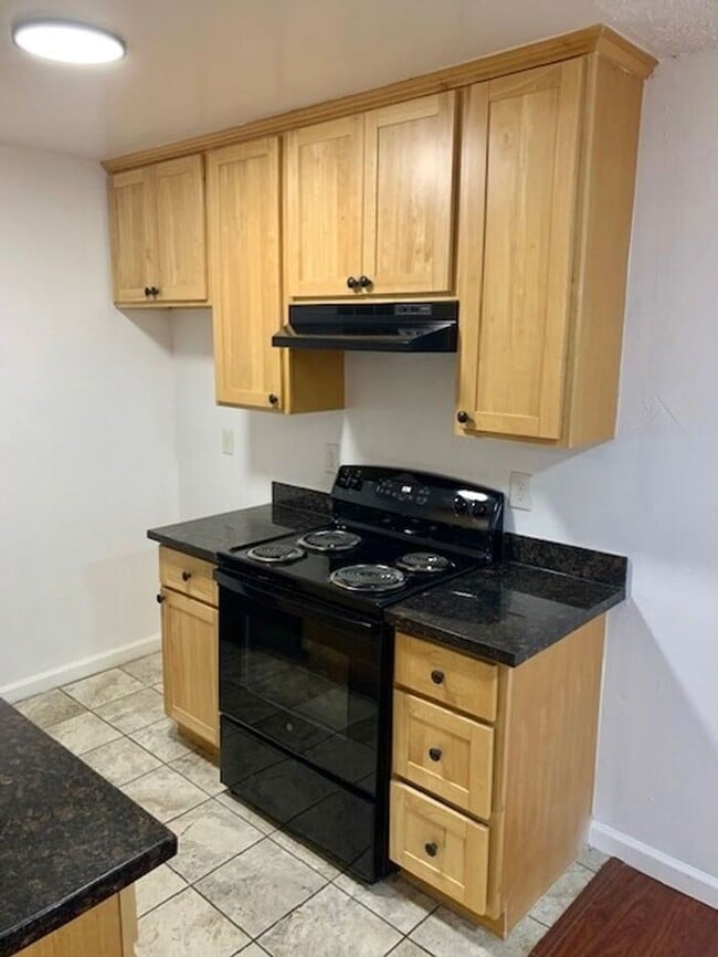 Building Photo - Nice 2 Bedroom 1 Bathroom Condo in Fairfield - AVAILABLE NOW!!