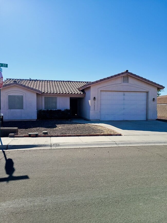 Building Photo - Desirable Corner lot with 2 car garage!