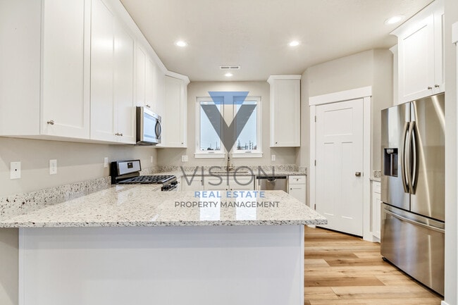 Building Photo - 1098 S High Ridge Dr