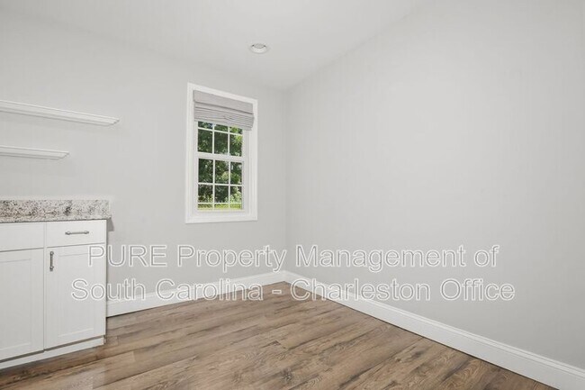 Building Photo - 1133 Brody Ave