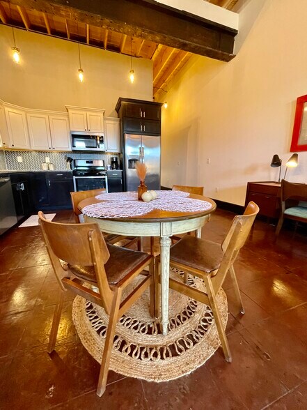 Building Photo - 719 S. Baker St.