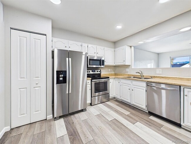 Building Photo - 3065 Penmoor Dr