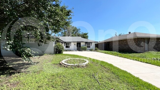 Primary Photo - 1520 Armstrong Dr