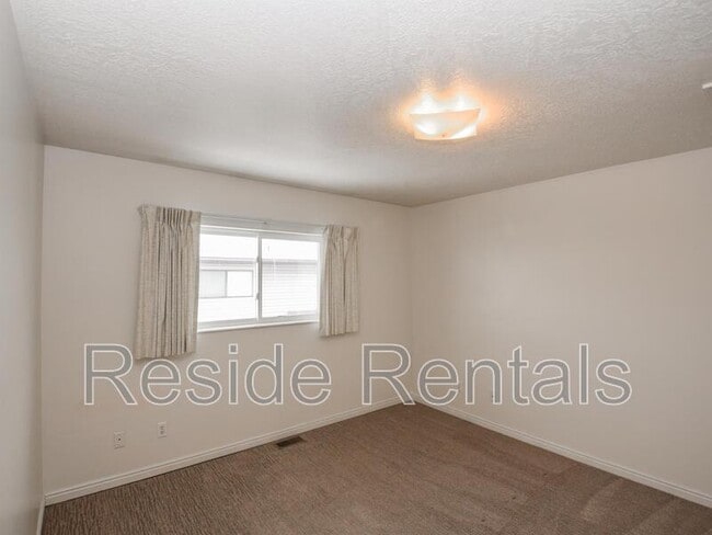 Building Photo - 162 W 1100 N