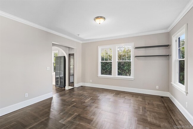Building Photo - 288 Crestwood Ave