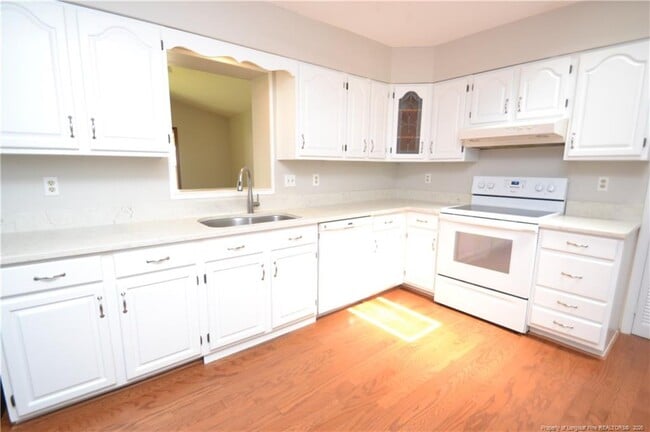 Building Photo - 806 Kingswood Dr