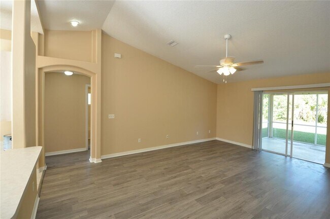 Building Photo - 23 Primrose Ln