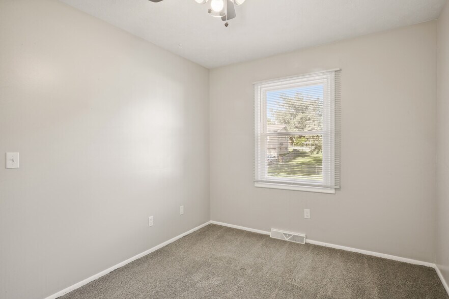 Building Photo - 7118 S 33rd St