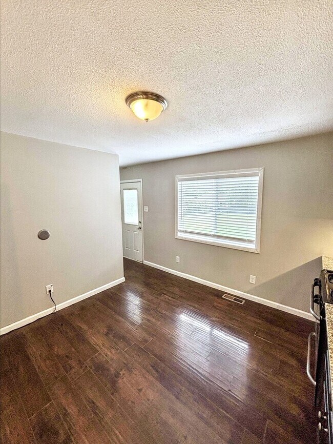 Building Photo - 2821 Sugar Tree Ln