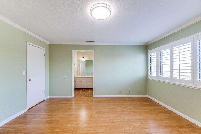 Building Photo - 12091 Atrium Dr