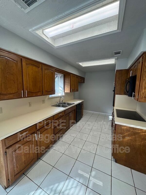 Building Photo - 7313 Century Dr