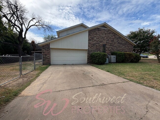 Building Photo - Spacious 3-Bedroom Home in an Established Neighborhood