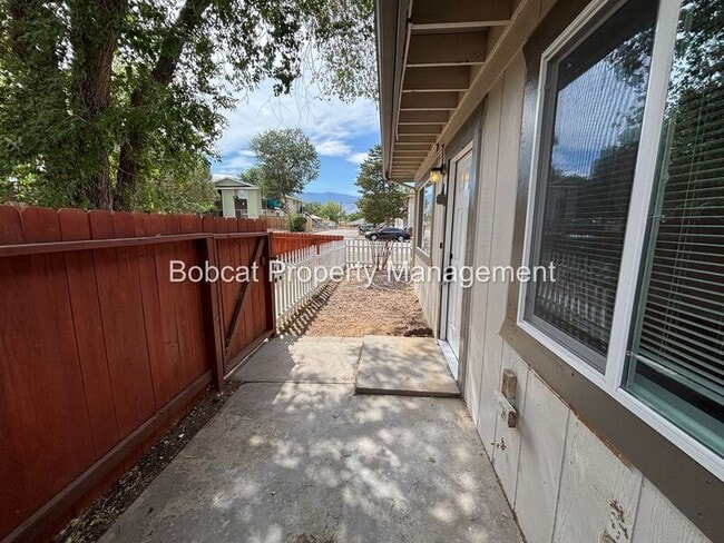 Building Photo - 1501 N Edmonds Dr