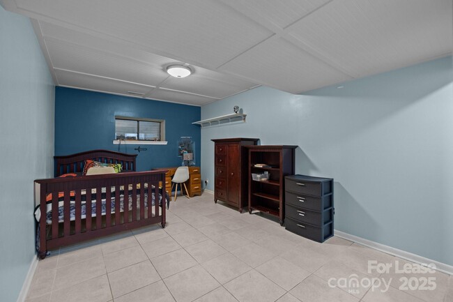 Building Photo - 222 Riverview Terrace