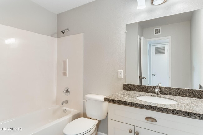 Building Photo - 3920 W Tuckey Ln