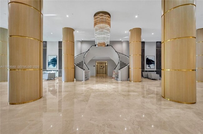 Building Photo - 3500 Mystic Pointe Dr