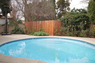 Building Photo - Private HOME 3bed/2 bath + POOL in Woodland Hills! NO OTHER UNIT ON THE PROPERTY!!!!