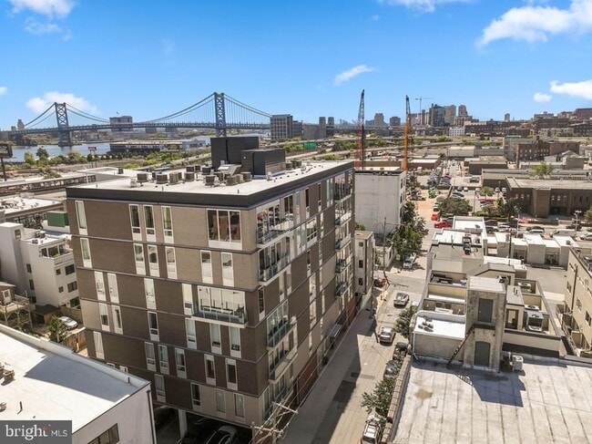 Building Photo - 603 N American St