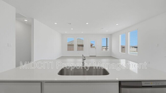 Building Photo - 1304 Apron Trl