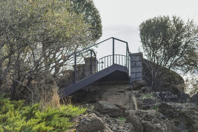 Building Photo - Beautiful 3-Bedroom Home Above Miller’s Landing with River and Mountain Vistas