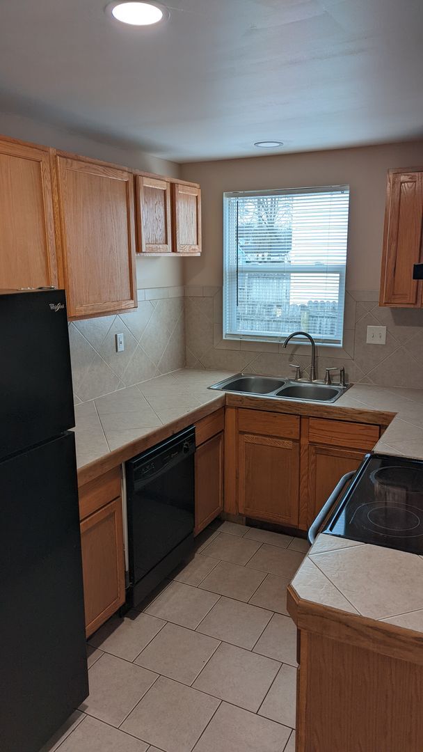 Building Photo - Spacious 2-Bedroom Home Available NOW!