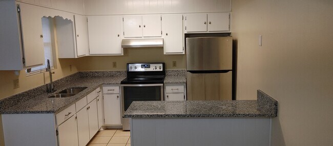 Primary Photo - 166 Cherokee Cir