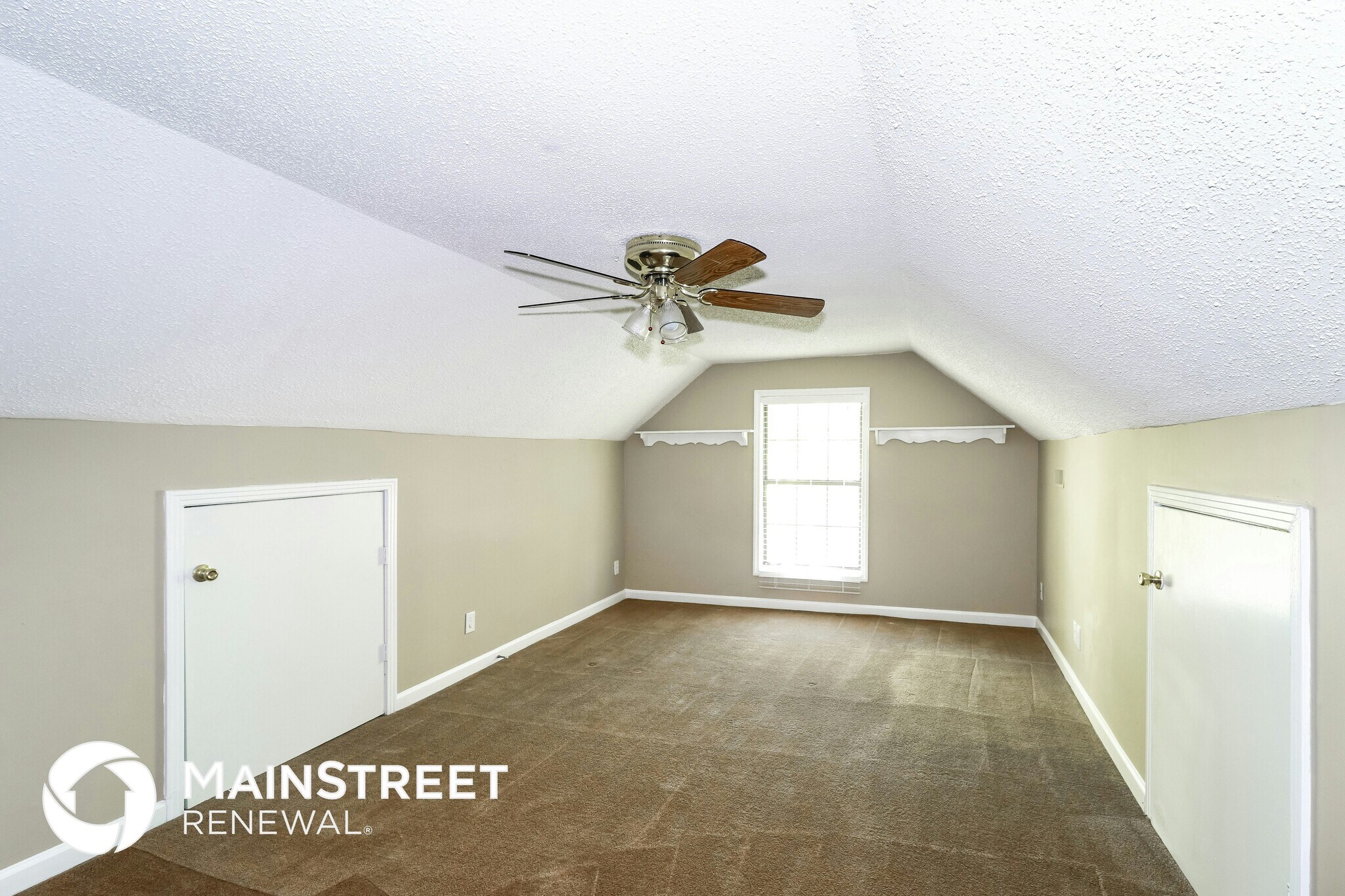Building Photo - 1422 Hawkcrest Cove N