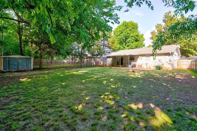 Building Photo - 503 Meadow Lake Dr