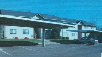 Building Photo - 5588 River Rd N