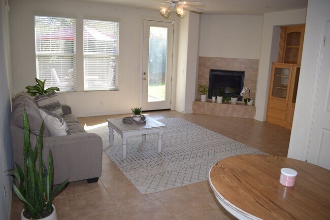 Building Photo - 607 Stoneygate Ct