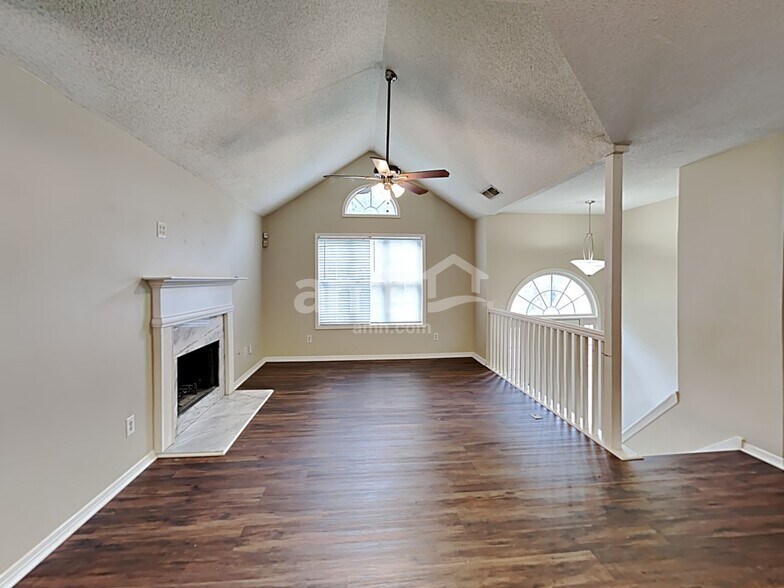 Building Photo - 611 Waterford Ln