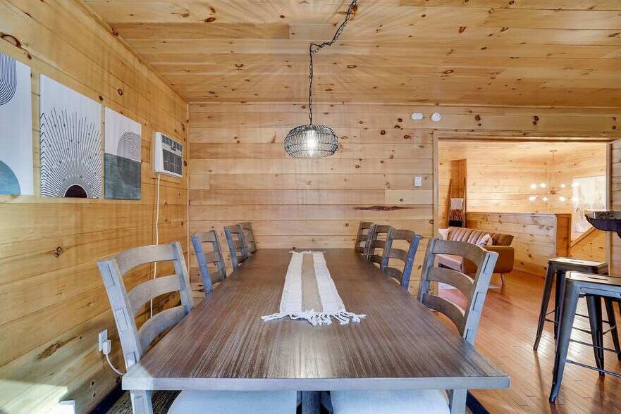 Building Photo - 255 Hillary Dr W