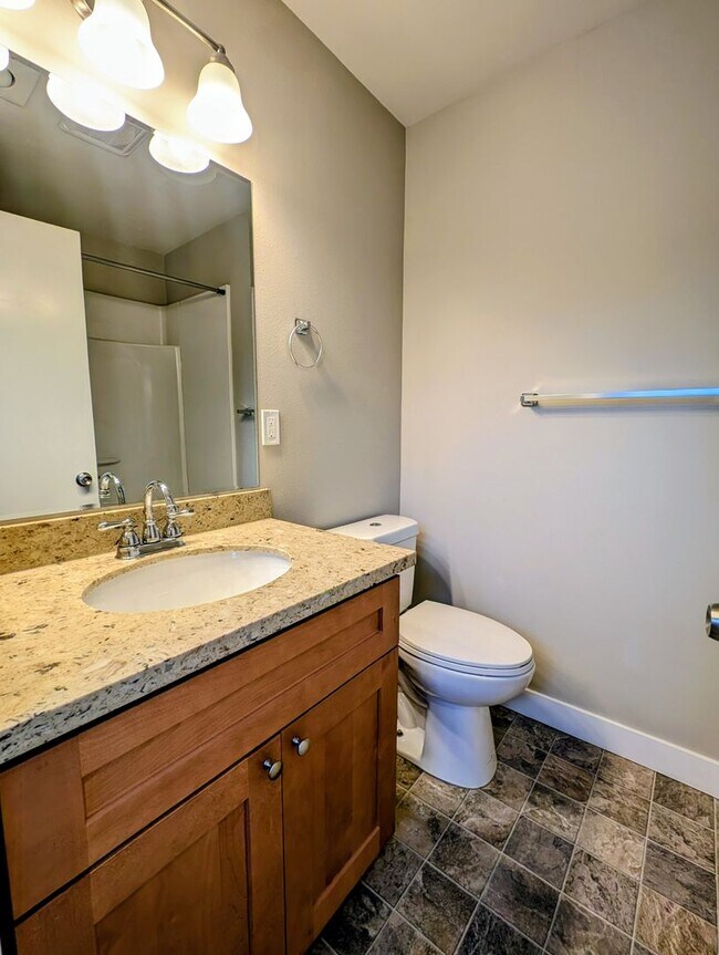Building Photo - Lake City 3 bedroom Rambler Townhome with ...