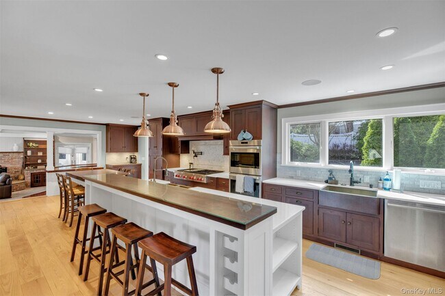 Building Photo - 345 Colonial Rd