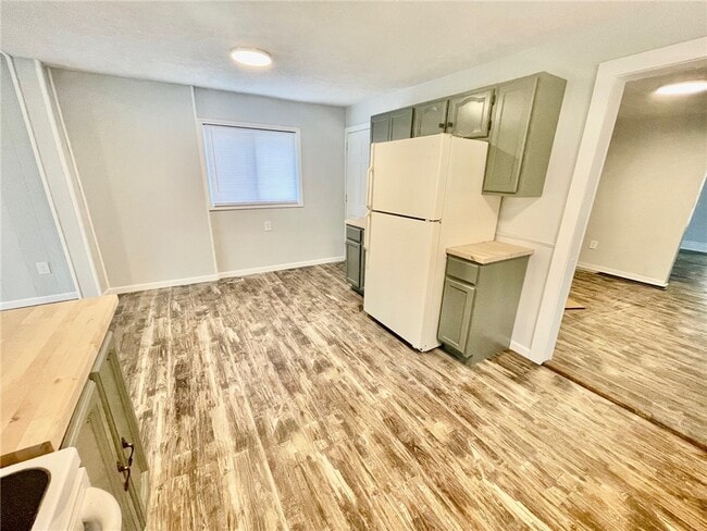 Building Photo - 223 E Filbert St