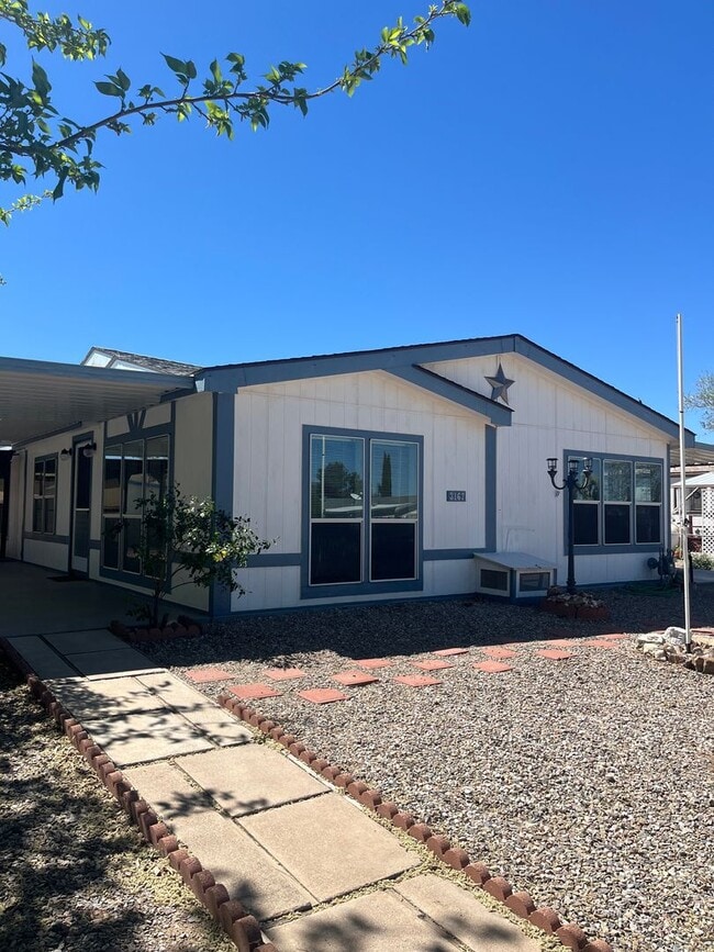 Building Photo - Beautiful 2 Bedroom 2 Bathroom home in Mescal Az. Large front porch and attached carport