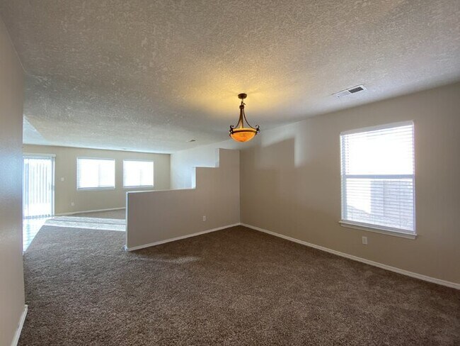 Building Photo - 2 Story - Master on Main Floor - Loft Upst...