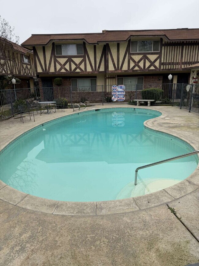 Building Photo - Spacious Two-Story Townhome with Remodeled Bathrooms, Private Patio & Community Pool