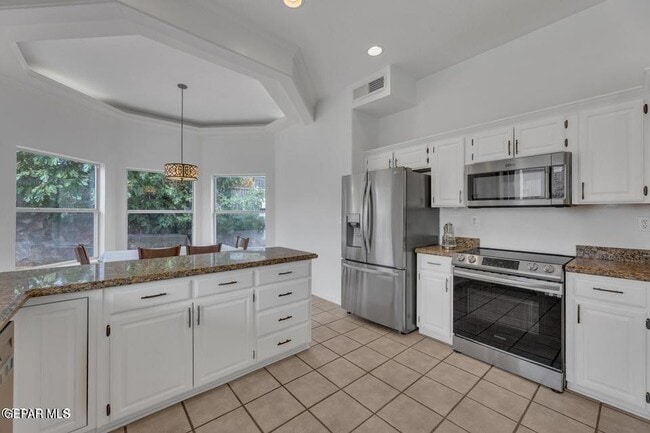 Building Photo - 1121 Regal Ridge Dr