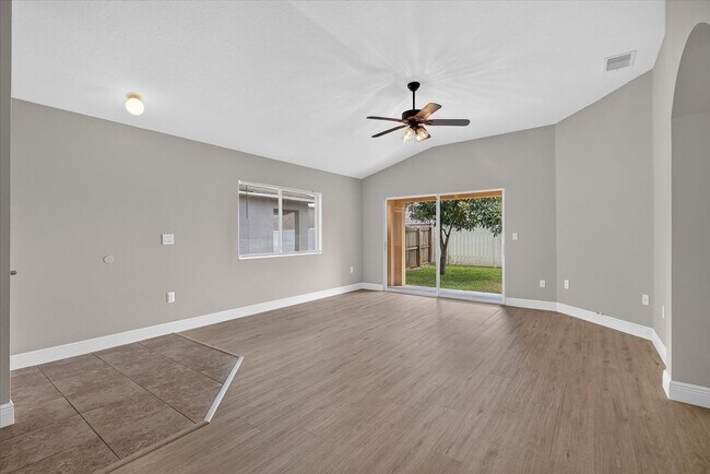 Building Photo - 557 Lindsay Anne Ct