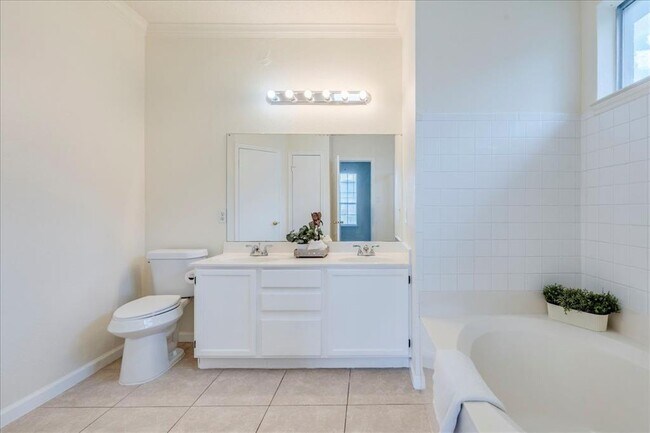 Building Photo - 1021 Black Locust Drive West