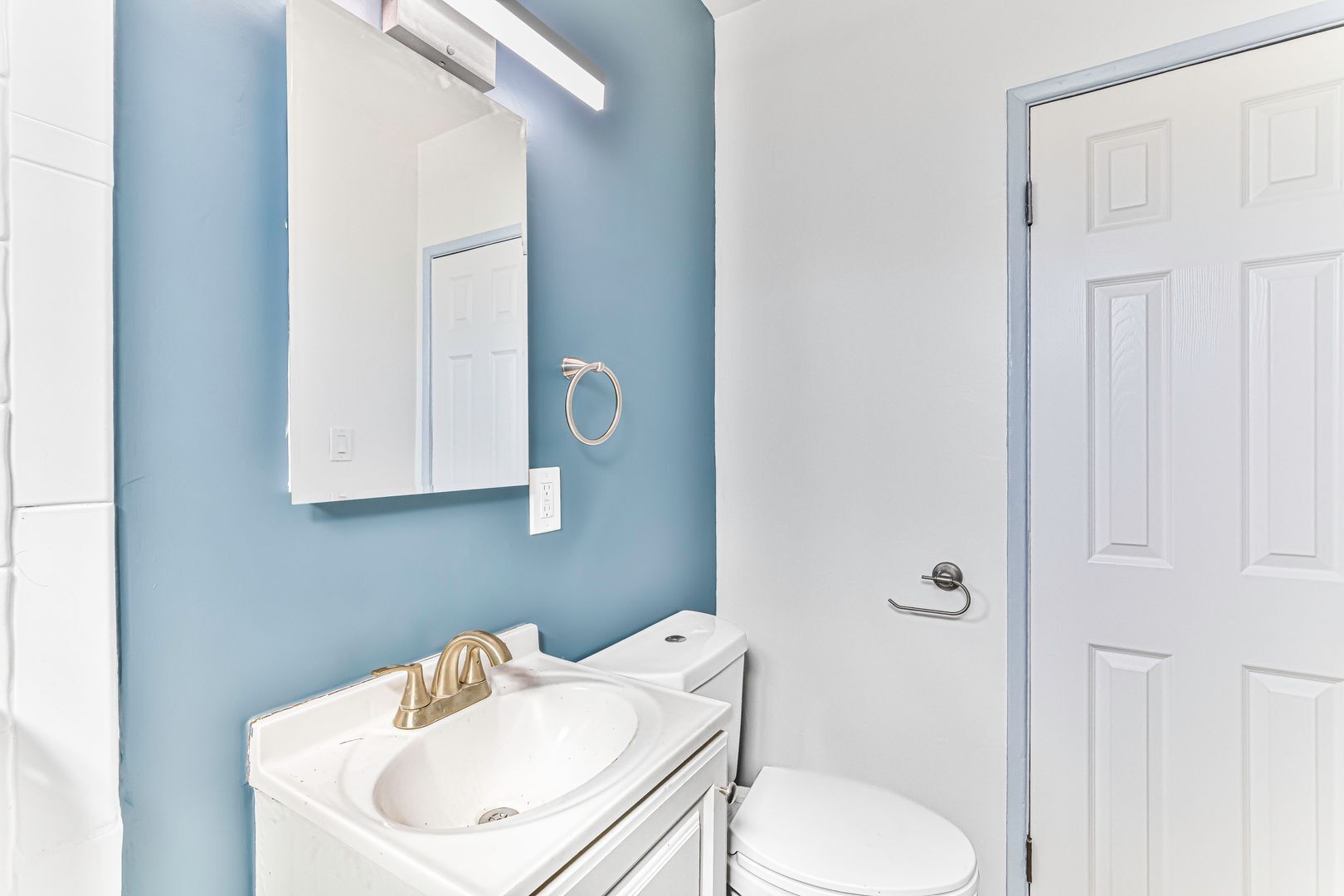 Building Photo - 210 E 29th St